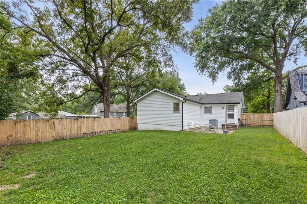 2507 Maple Ave, Leavenworth, KS 66048