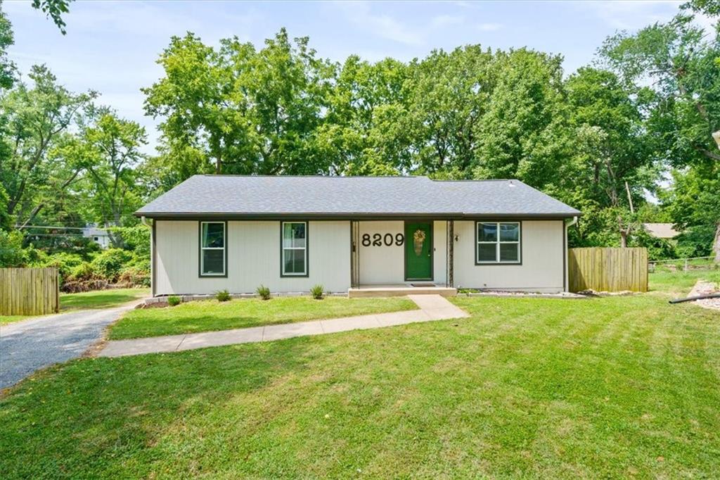 8209 W 56th Ter, Merriam, KS 66202