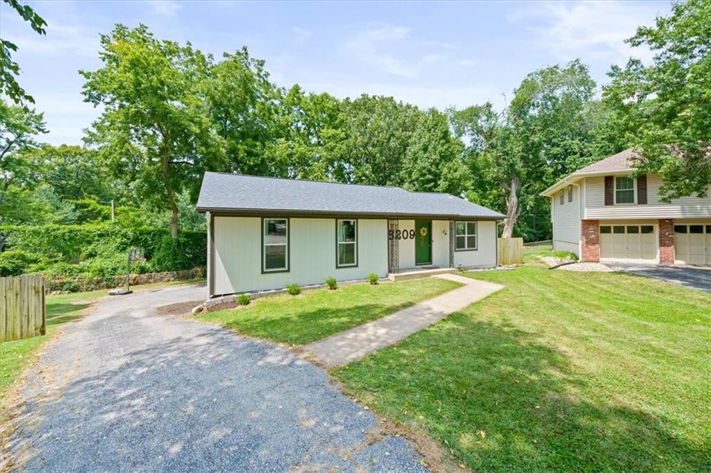 8209 W 56th Ter, Merriam, KS 66202