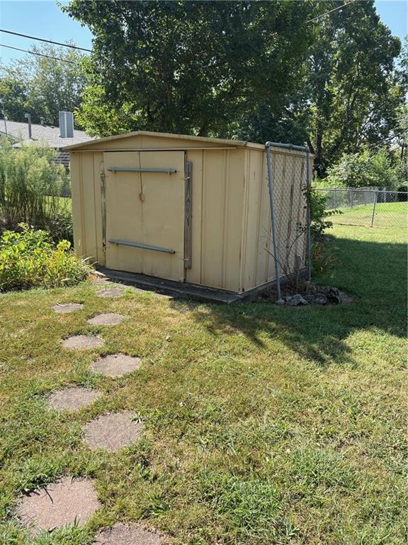 1024 N 17th Pl, Independence, KS 67301
