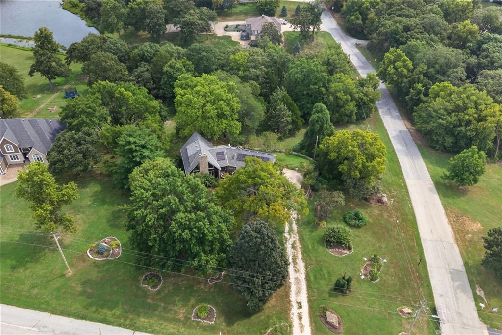 9017 Scott Dr, De Soto, KS 66018