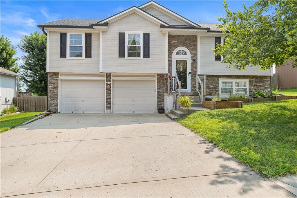 1508 NW Nicholas Dr, Grain Valley, MO 64029