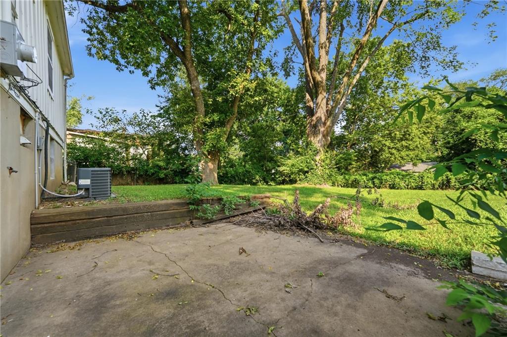 6302 E 152nd St, Grandview, MO 64030