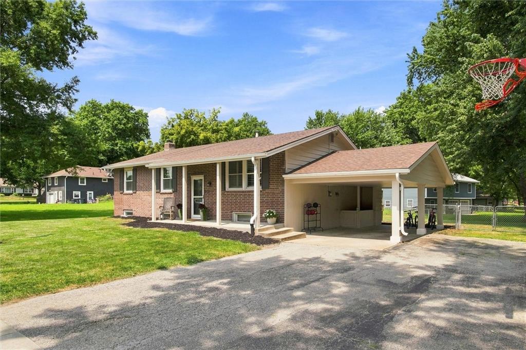 202 South St, Lathrop, MO 64465