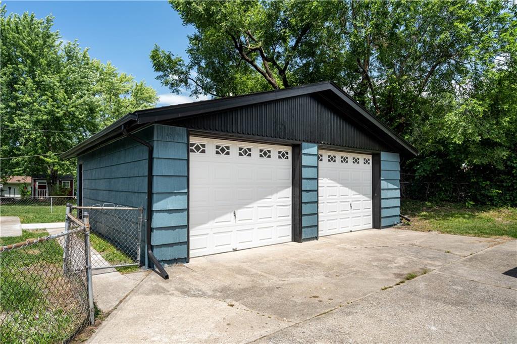 5701 N Highland Ave, Gladstone, MO 64118