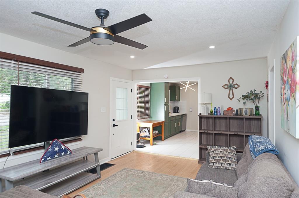 10813 E 58th Ter, Raytown, MO 64133