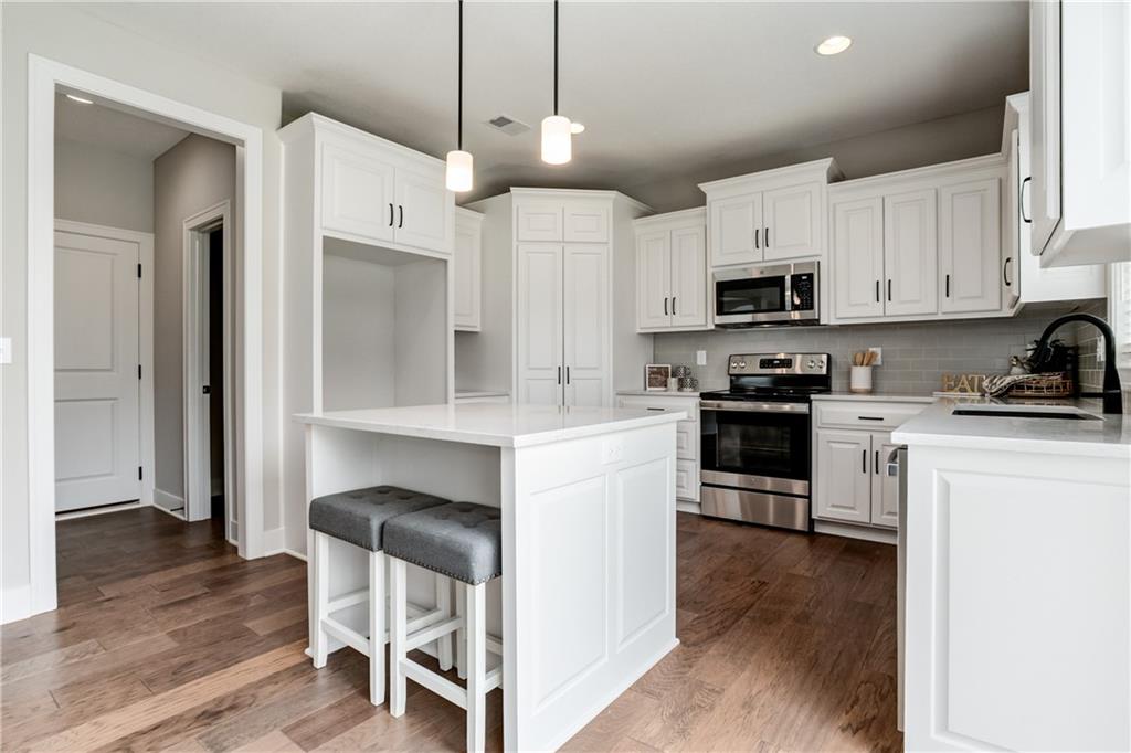 28601 W 162nd St, Gardner, KS 66030