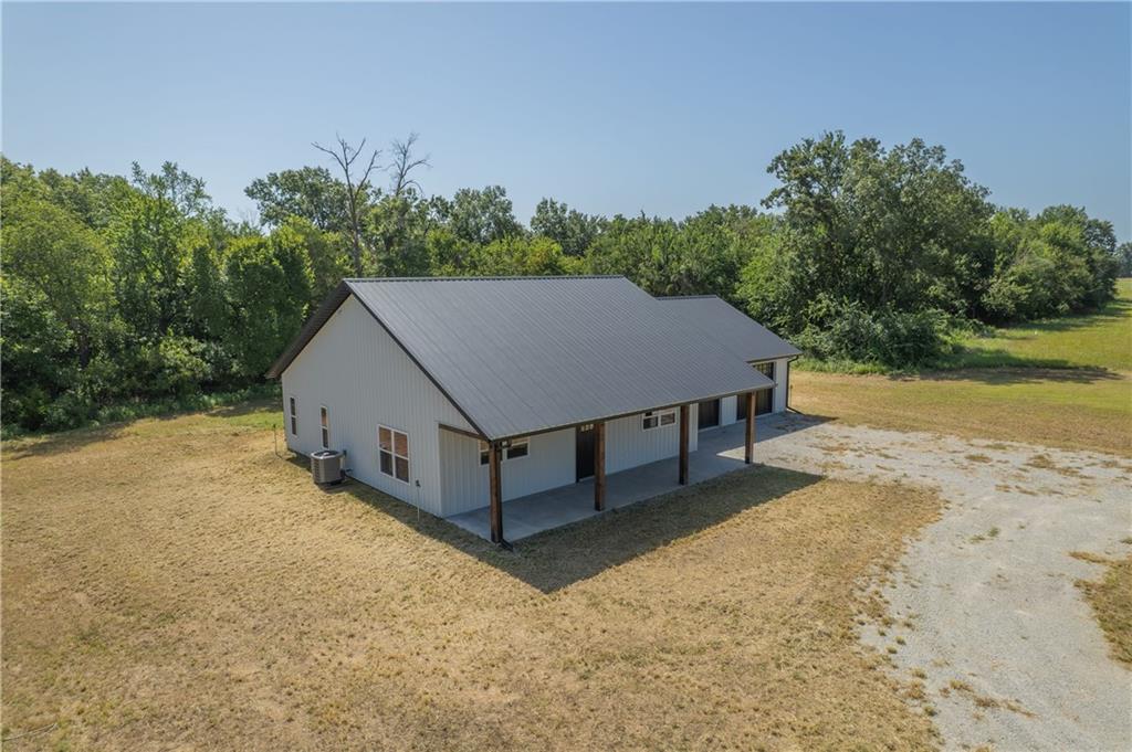 17707 S 2200 Rd, Nevada, MO 64772