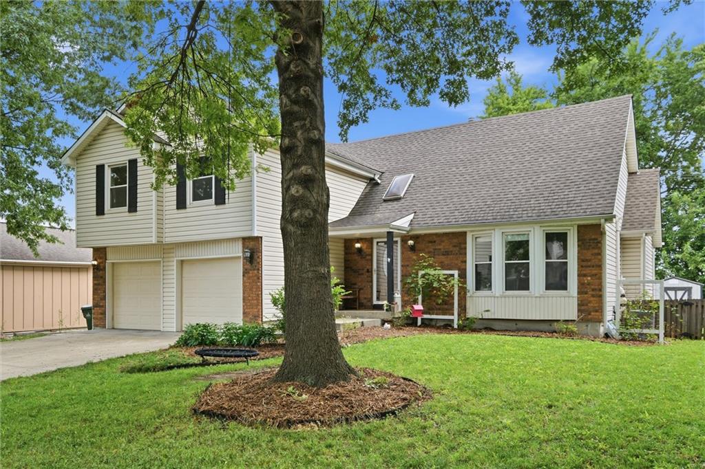 1240 E Sleepy Hollow Dr, Olathe, KS 66062