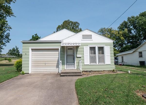 521 S 4th St, Neodesha, KS 66757