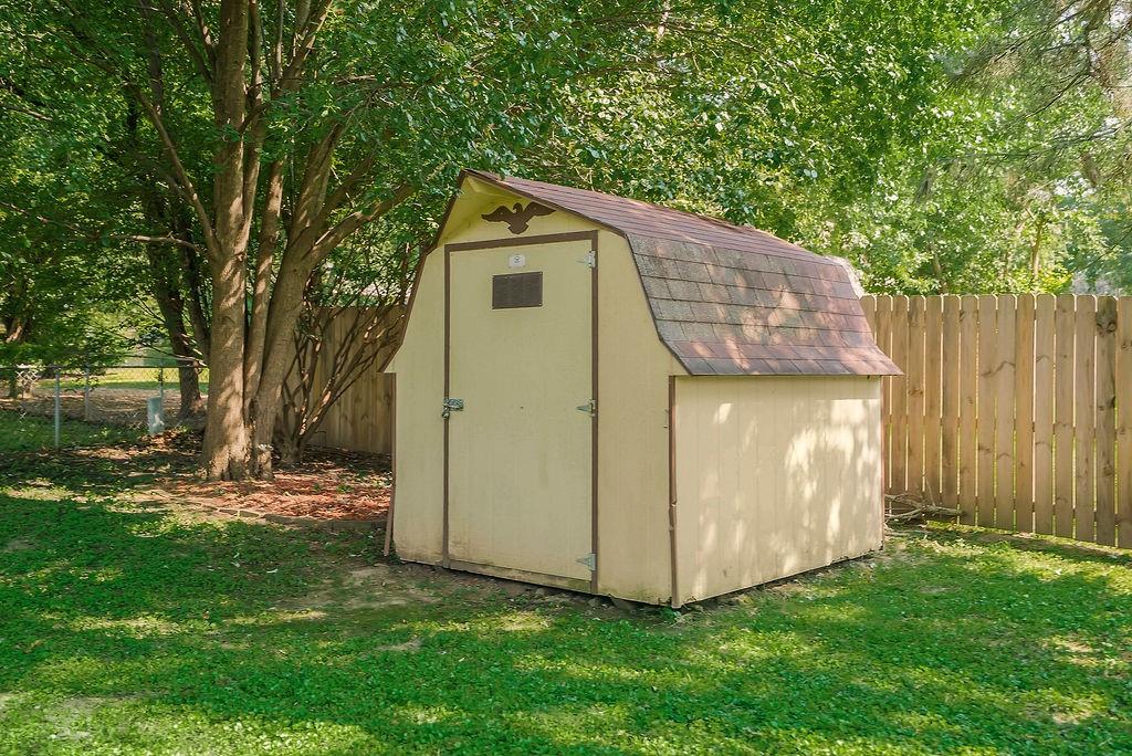 611 Kenneth Ln, Belton, MO 64012