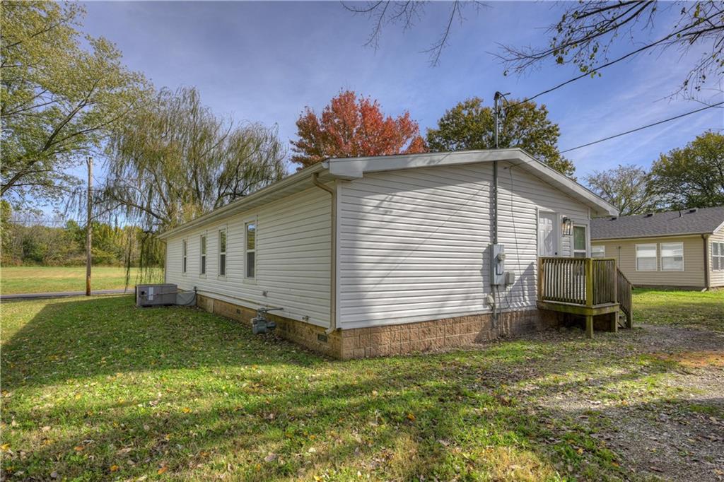 705 N Cayuga St, Frontenac, KS 66762