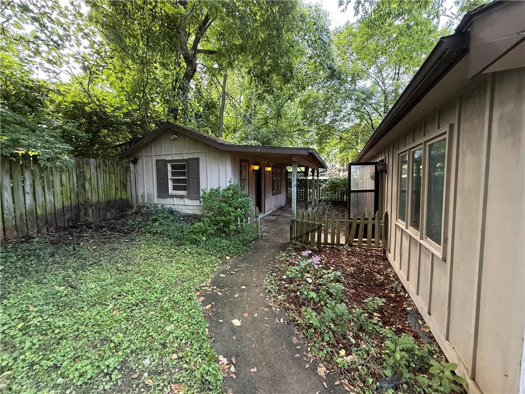 38 Clipper Dr, Blue Springs, MO 64015