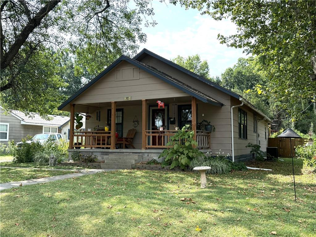 912 E 10th St, Pittsburg, KS 66762
