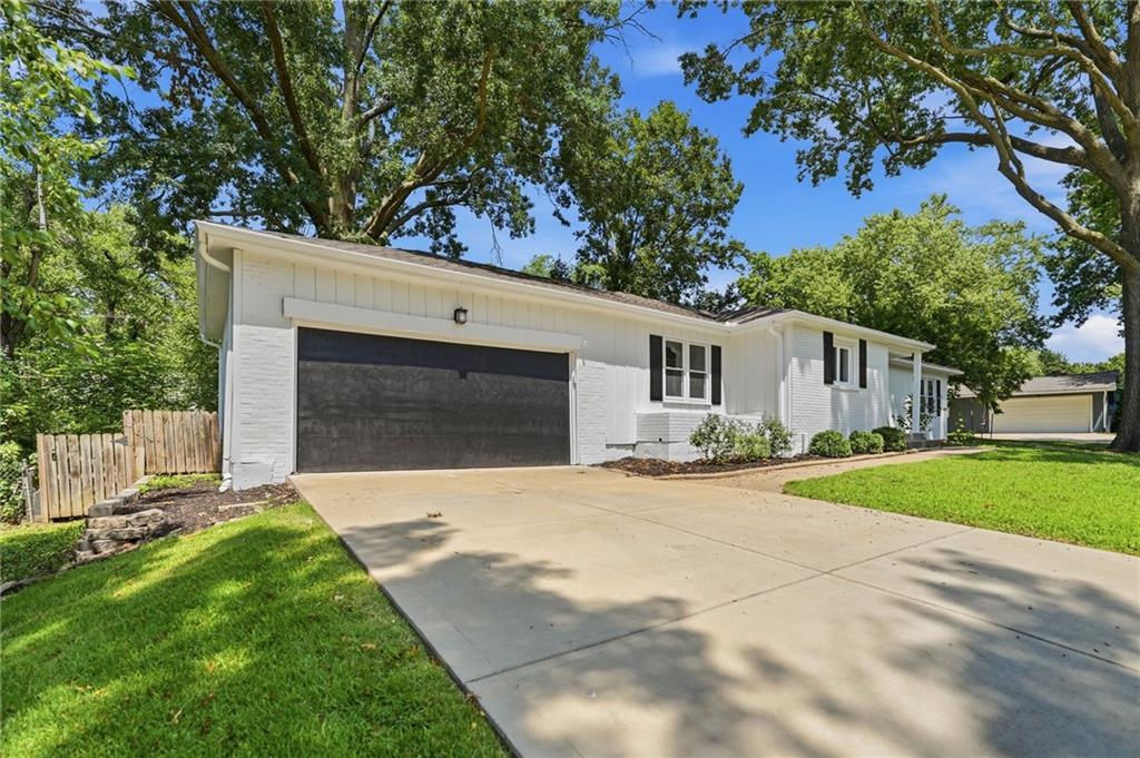 3706 W 96th St, Overland Park, KS 66206