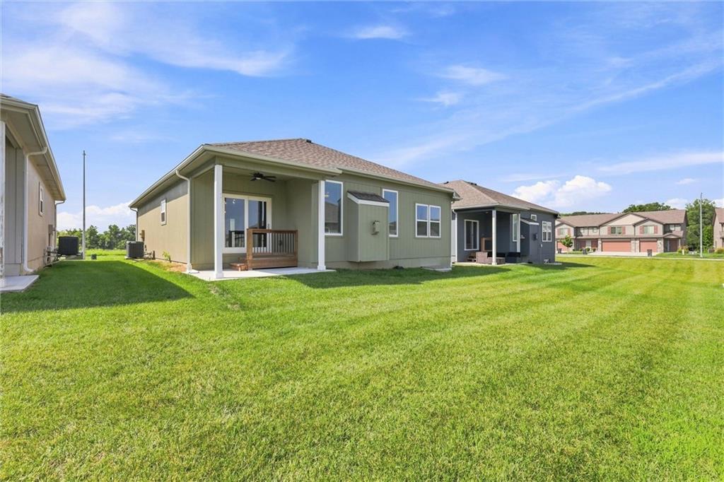 15348 Jessica St, Parkville, MO 64152