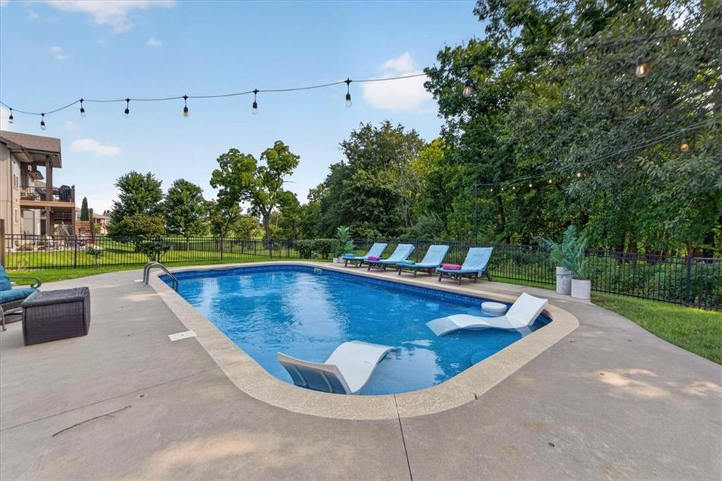4705 NE Gateway Dr, Lee's Summit, MO 64064