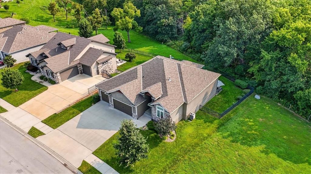 4705 NE Gateway Dr, Lee's Summit, MO 64064
