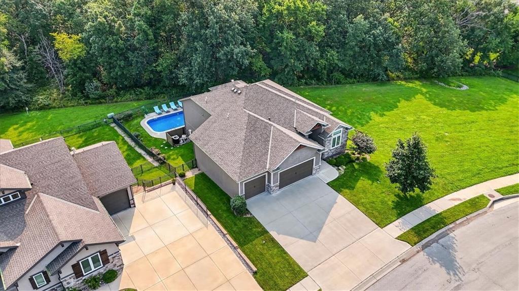 4705 NE Gateway Dr, Lee's Summit, MO 64064