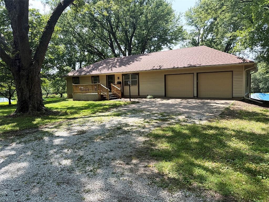 2414 N Hoover Rd, Buckner, MO 64016