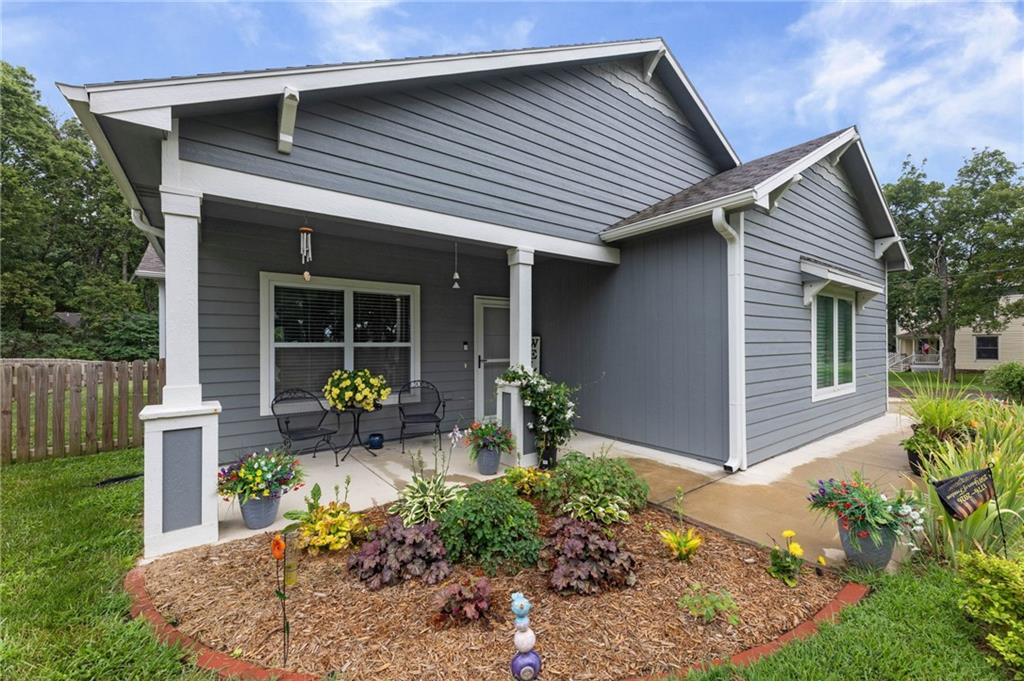 819 Baker St, Baldwin City, KS 66006