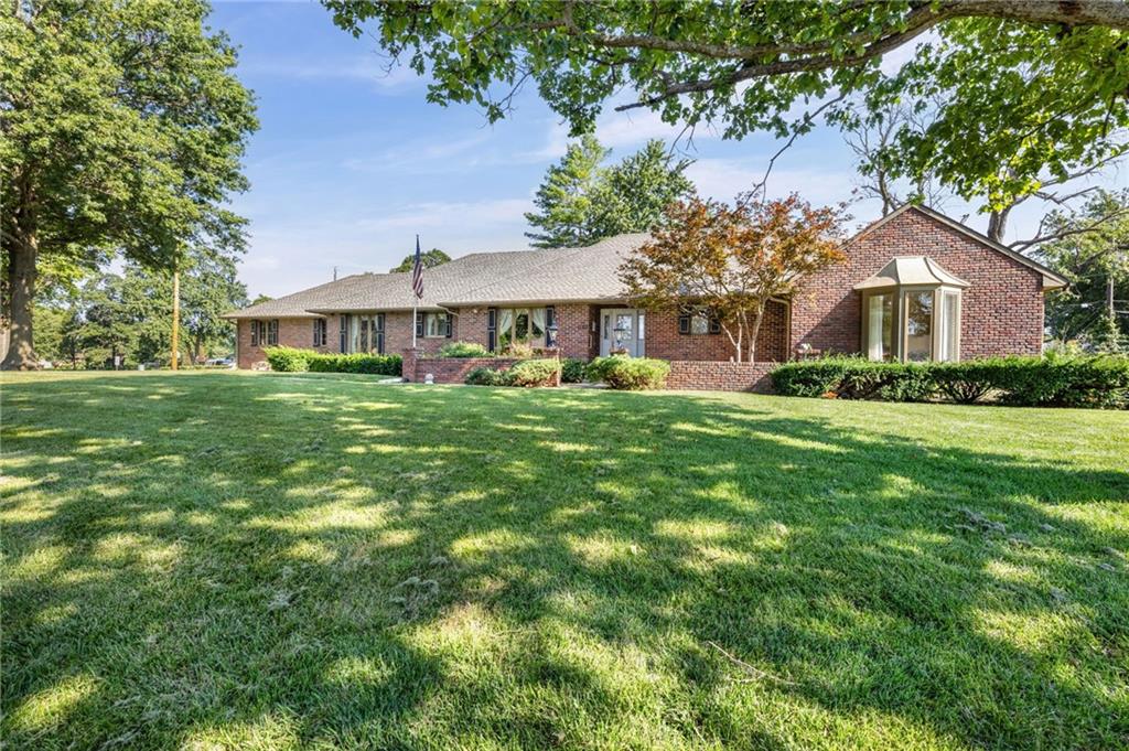 1102 Nakomis Dr, Paola, KS 66071