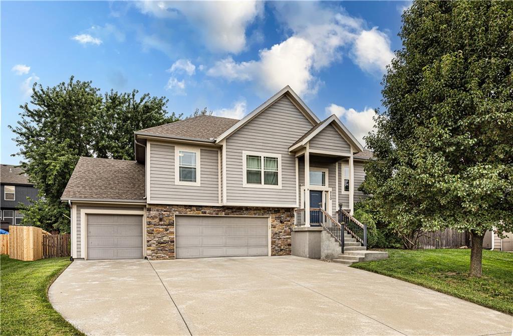 880 N Alder St, Gardner, KS 66030