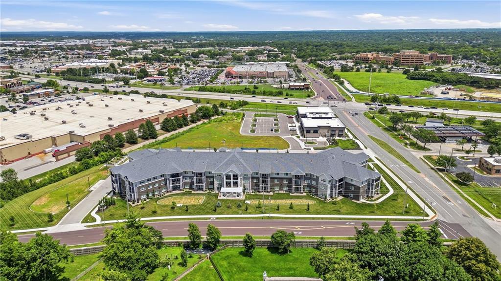 7800 W 123rd St #303, Overland Park, KS 66213