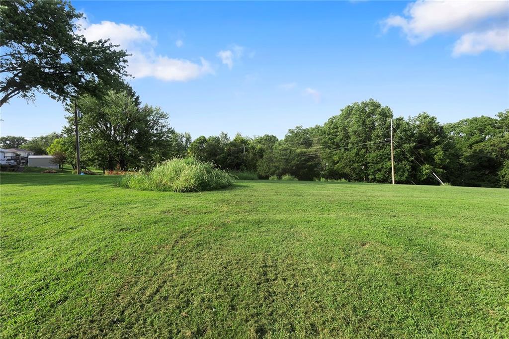 NW Porter Rd, Parkville, MO 64152