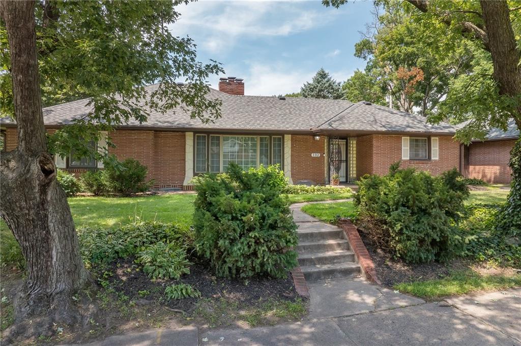 102 N Noyes Blvd, St Joseph, MO 64501
