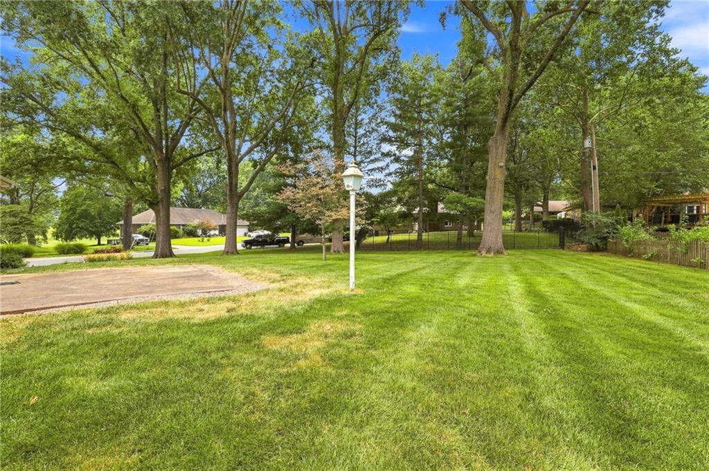 1701 Willow Cir, Blue Springs, MO 64014