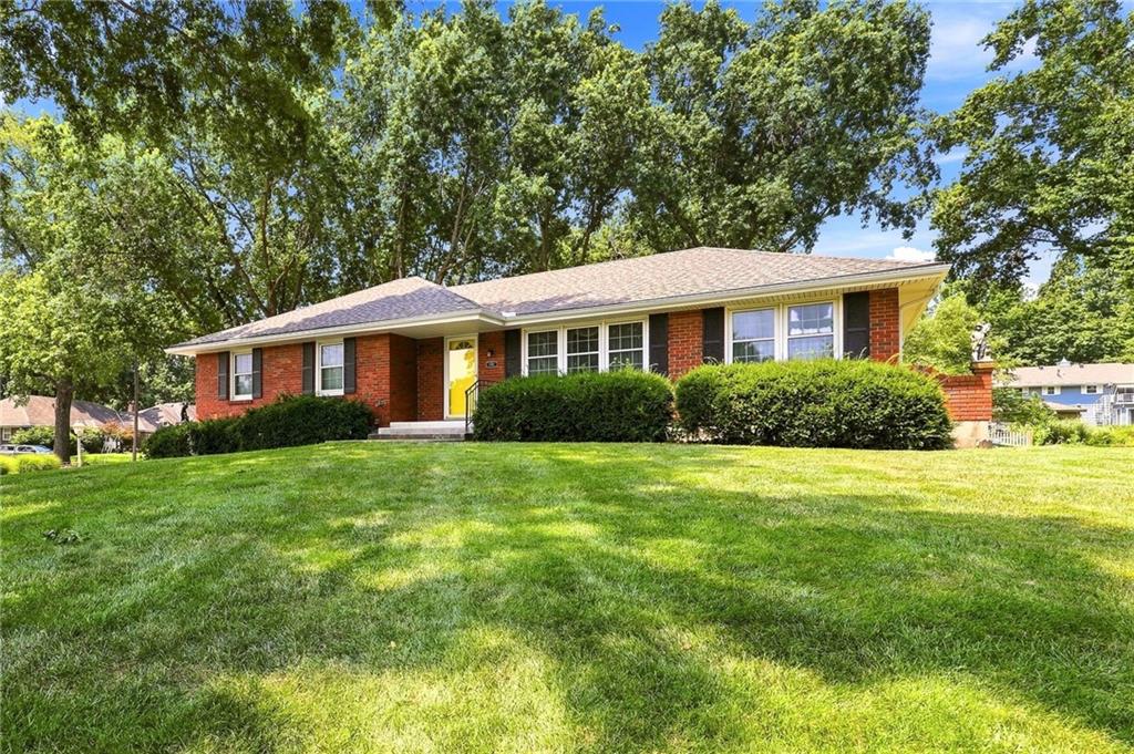 1701 Willow Cir, Blue Springs, MO 64014