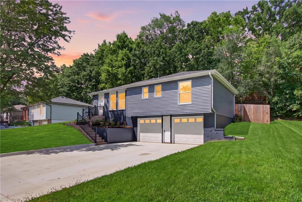 9310 NW 68th St, Parkville, MO 64152