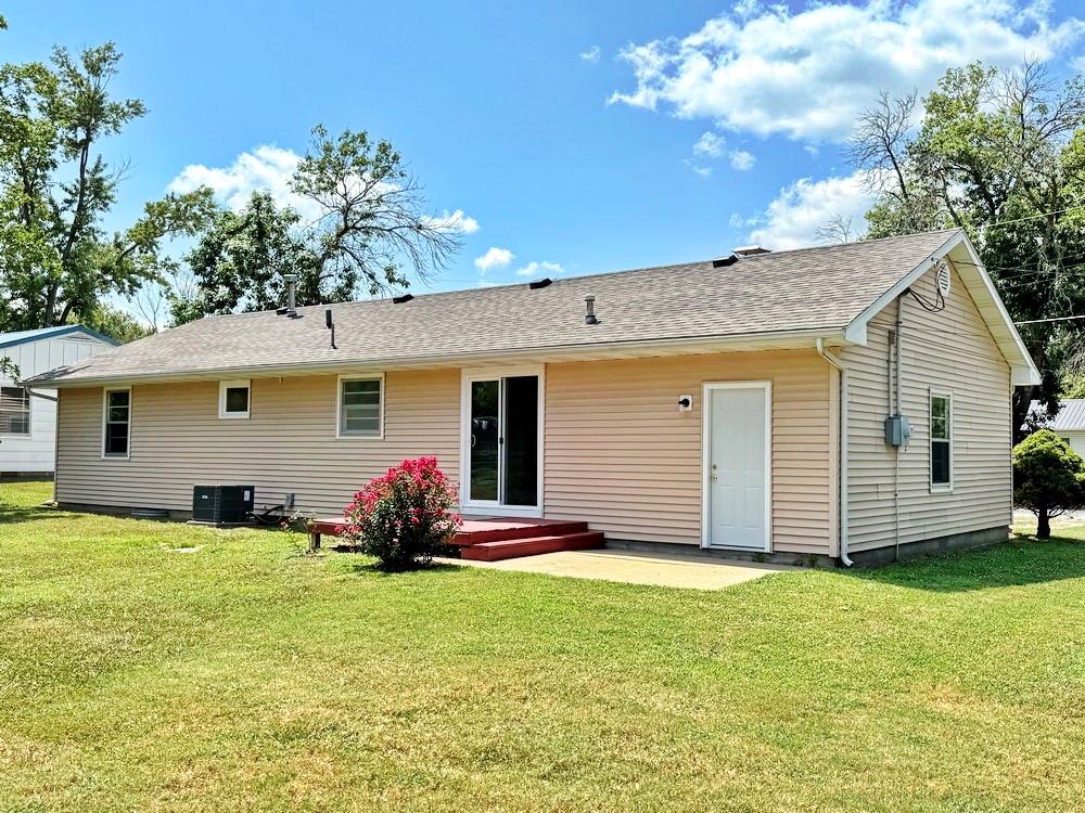 416 N Prewitt St, Nevada, MO 64772