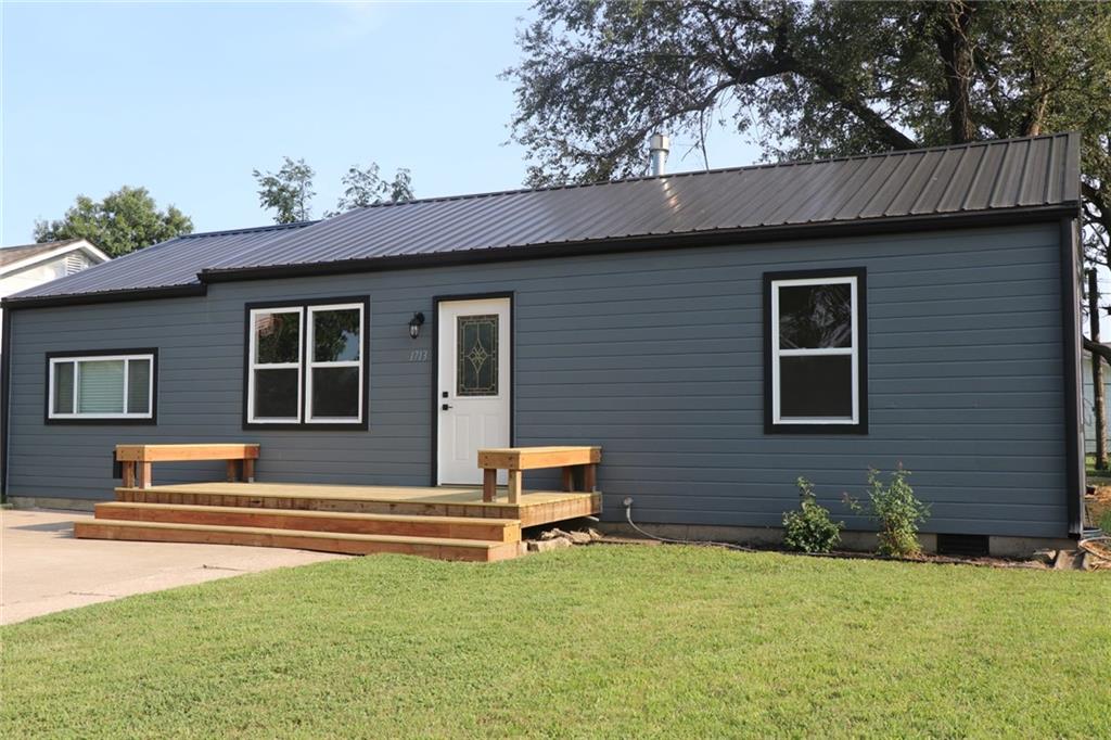 1713 Main St, Osawatomie, KS 66064