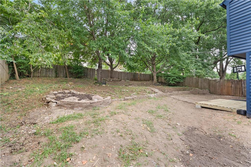 7232 N Monroe Ave, Gladstone, MO 64119