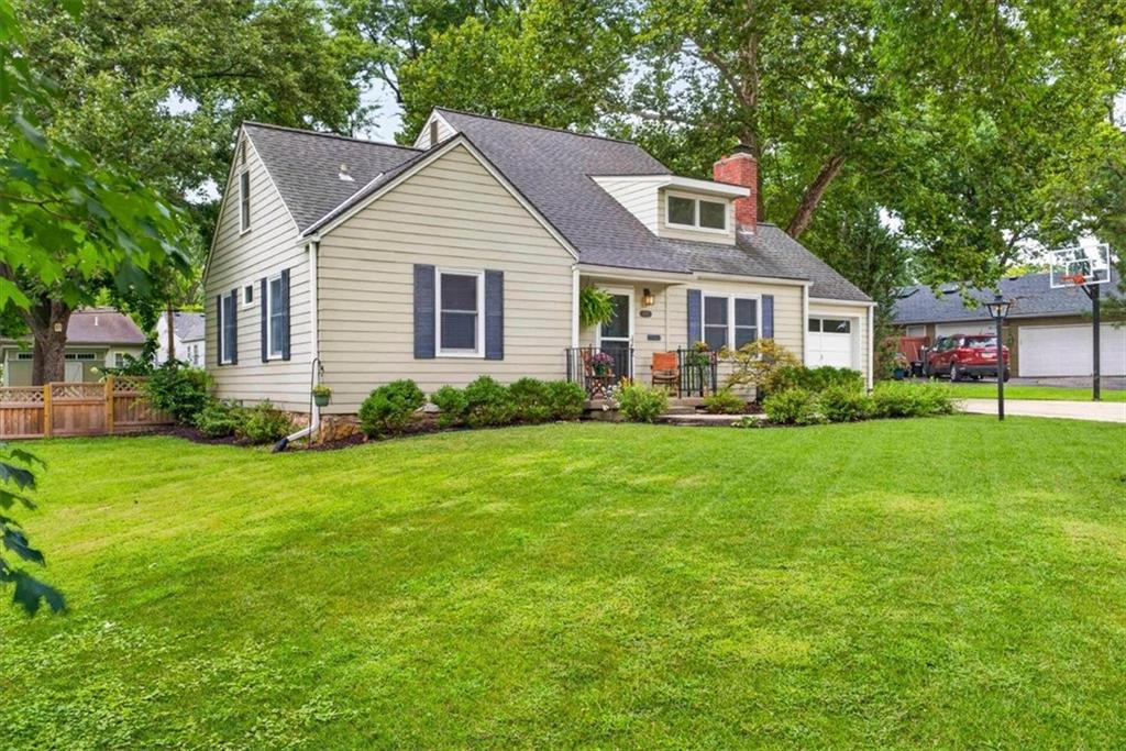 6710 Granada Ln, Prairie Village, KS 66208