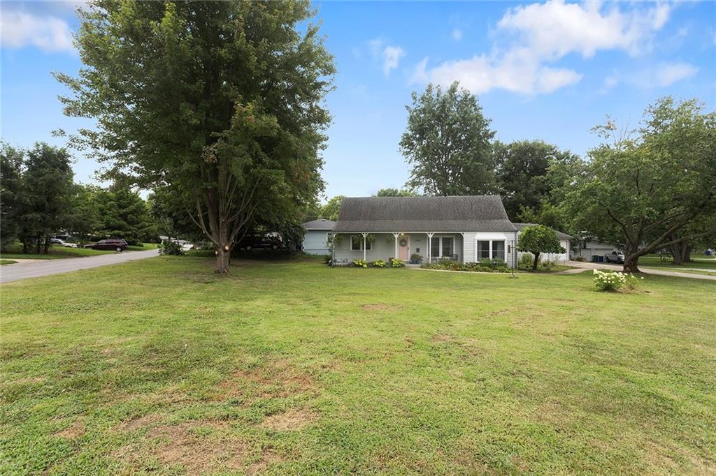 2003 NE 60th Ter, Gladstone, MO 64118