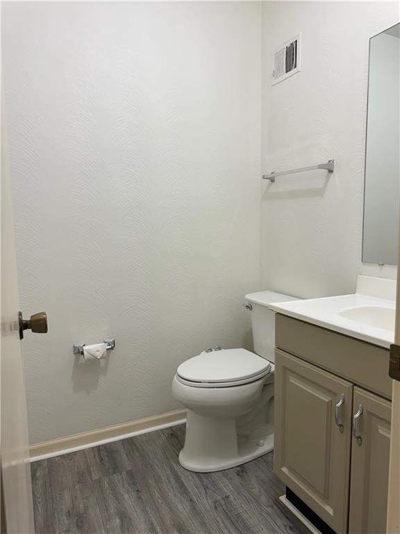 8701 NW 82nd St, Kansas City, MO 64152