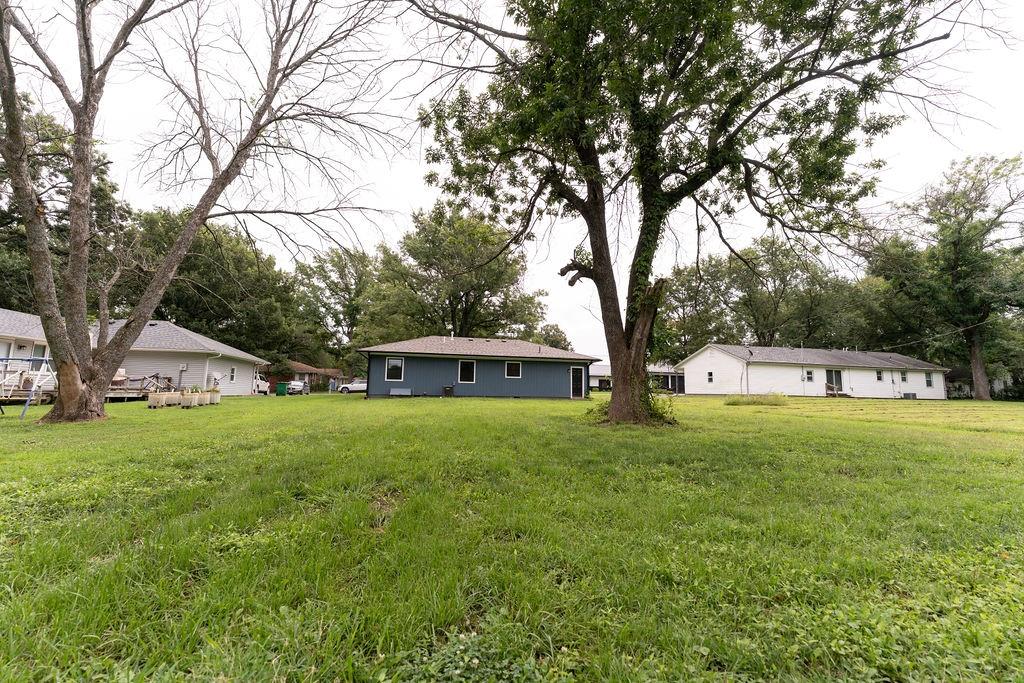 910 N Edith Ave, Adrian, MO 64720