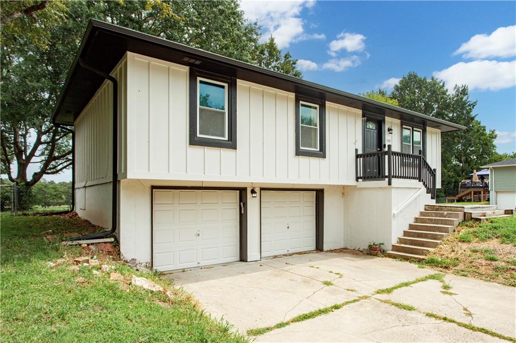 1509 SE Royal St, Oak Grove, MO 64075