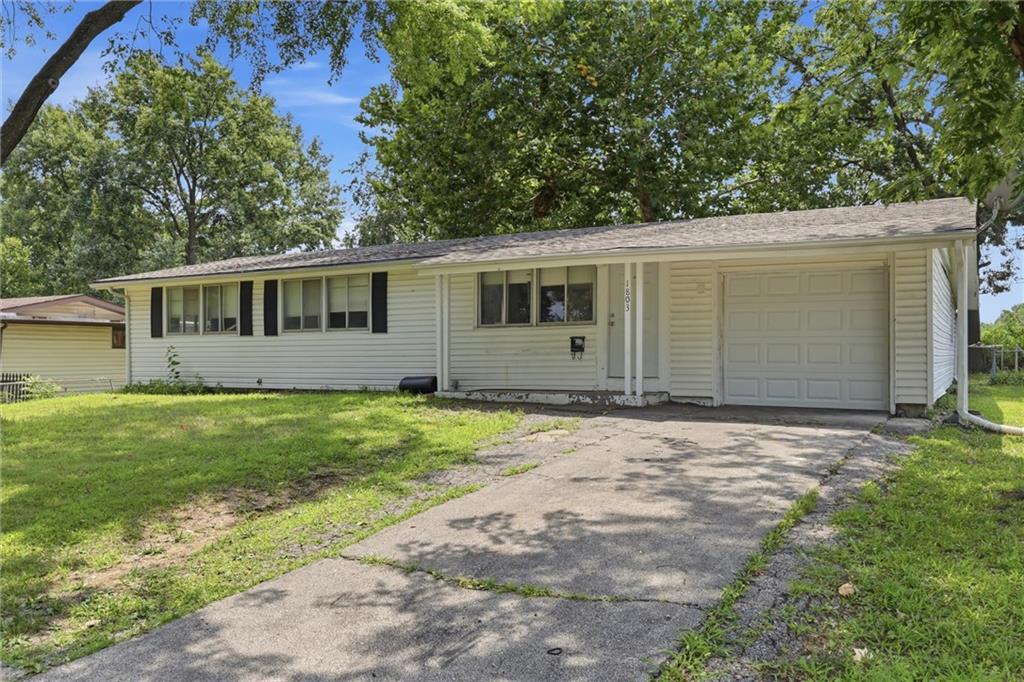 1803 NE 57th St, Gladstone, MO 64118