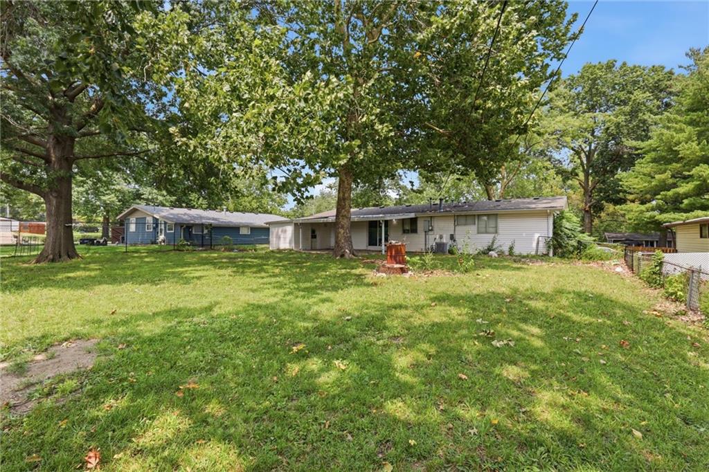 1803 NE 57th St, Gladstone, MO 64118
