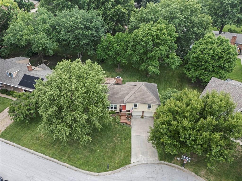 1705 NE Pine Cir, Blue Springs, MO 64014