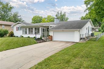 3317 Auburn Dr, St Joseph, MO 64506