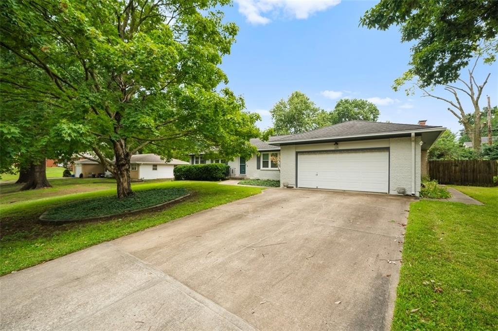 1601 NE 77th St, Kansas City, MO 64118