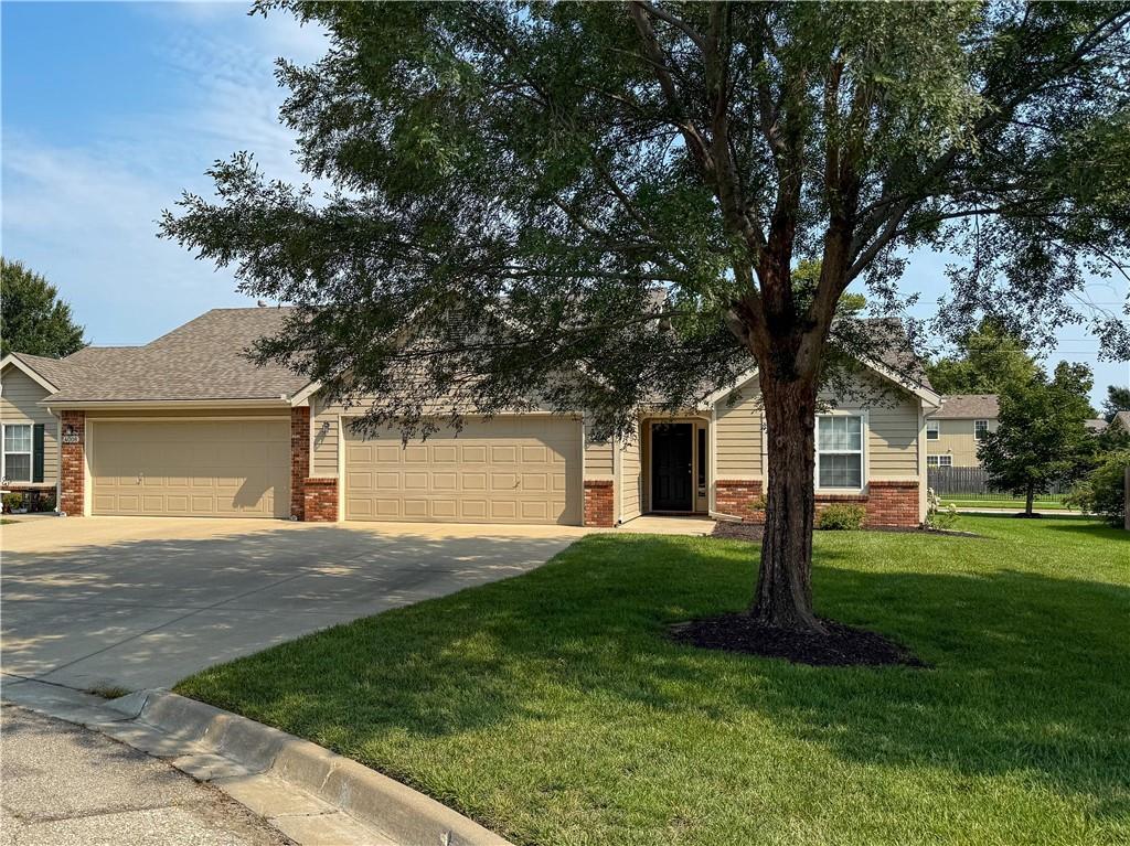 4006 Mistletoe Ct, Lawrence, KS 66047
