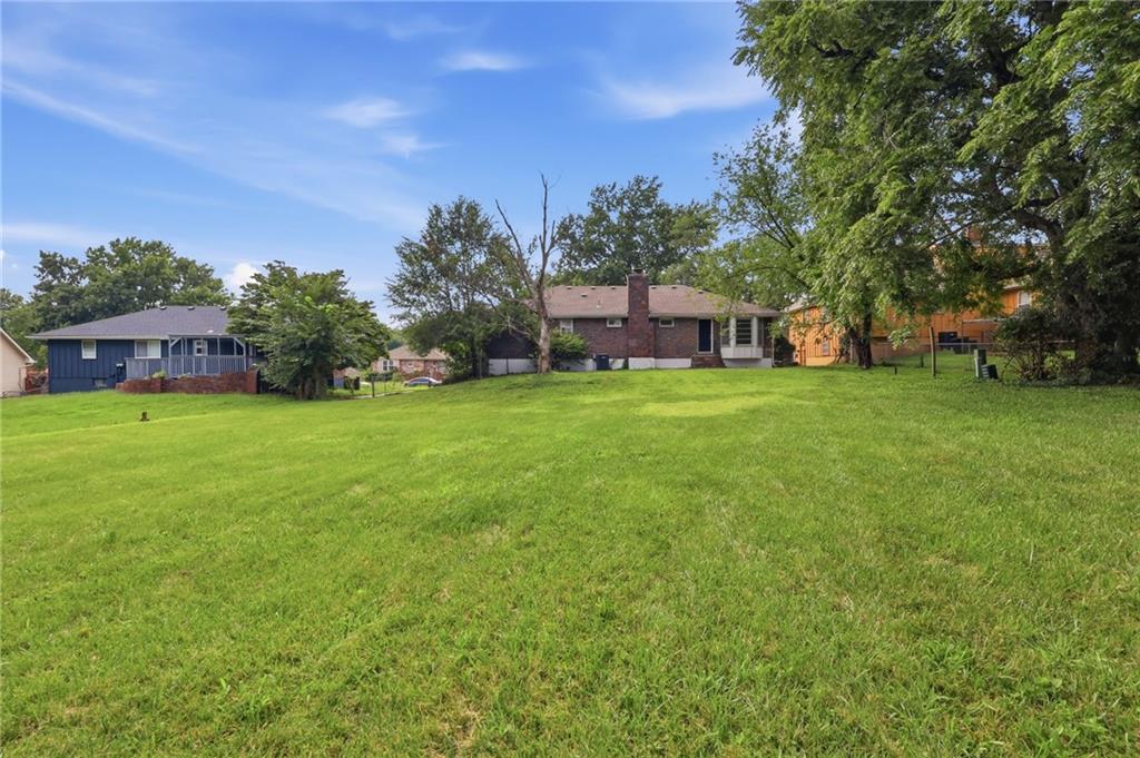 8705 Tennessee Ave, Raytown, MO 64138