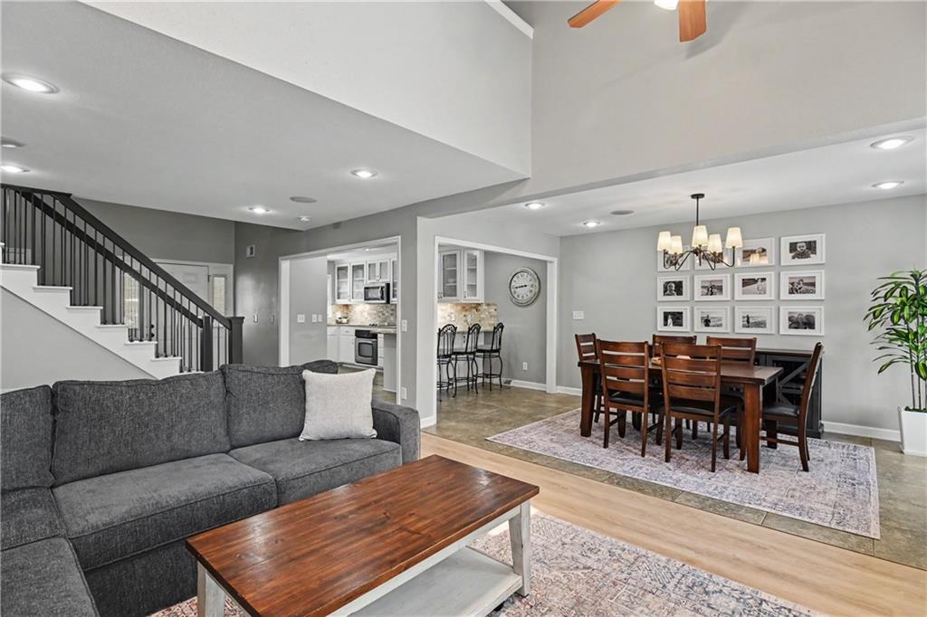 221 Woodbridge Ln, Kansas City, MO 64145