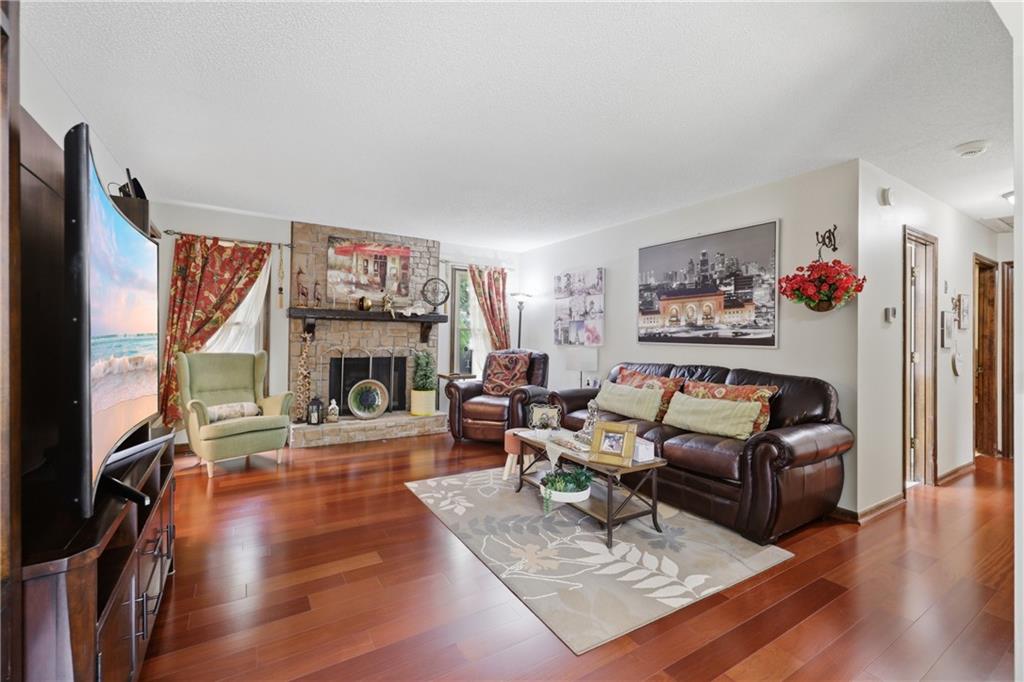 4680 N Olive St, Kansas City, MO 64116